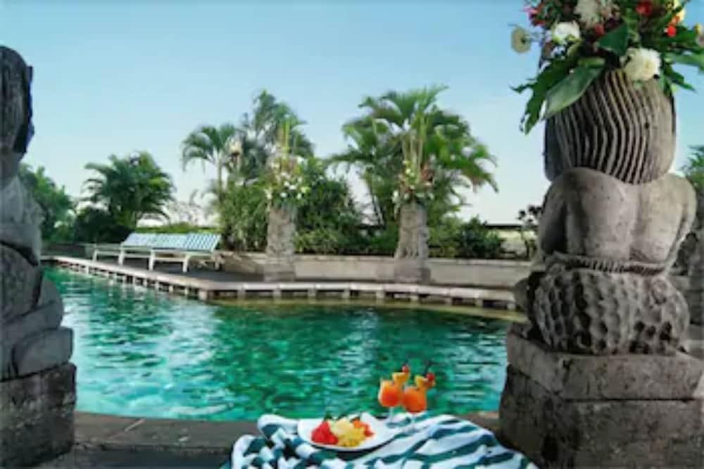 Lumire Hotel & Convention Centre Jakarta Exterior photo