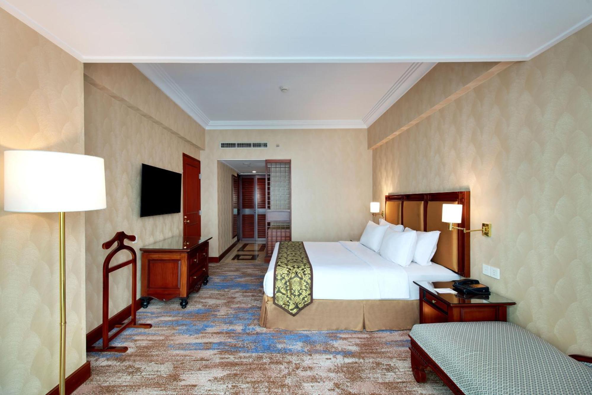 Lumire Hotel & Convention Centre Jakarta Exterior photo