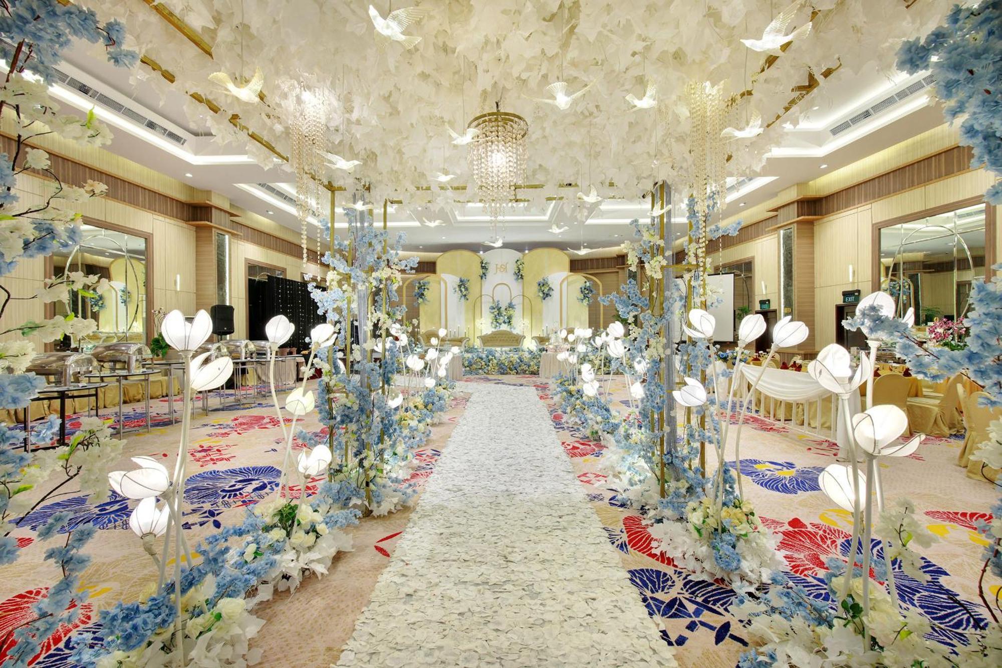 Lumire Hotel & Convention Centre Jakarta Exterior photo