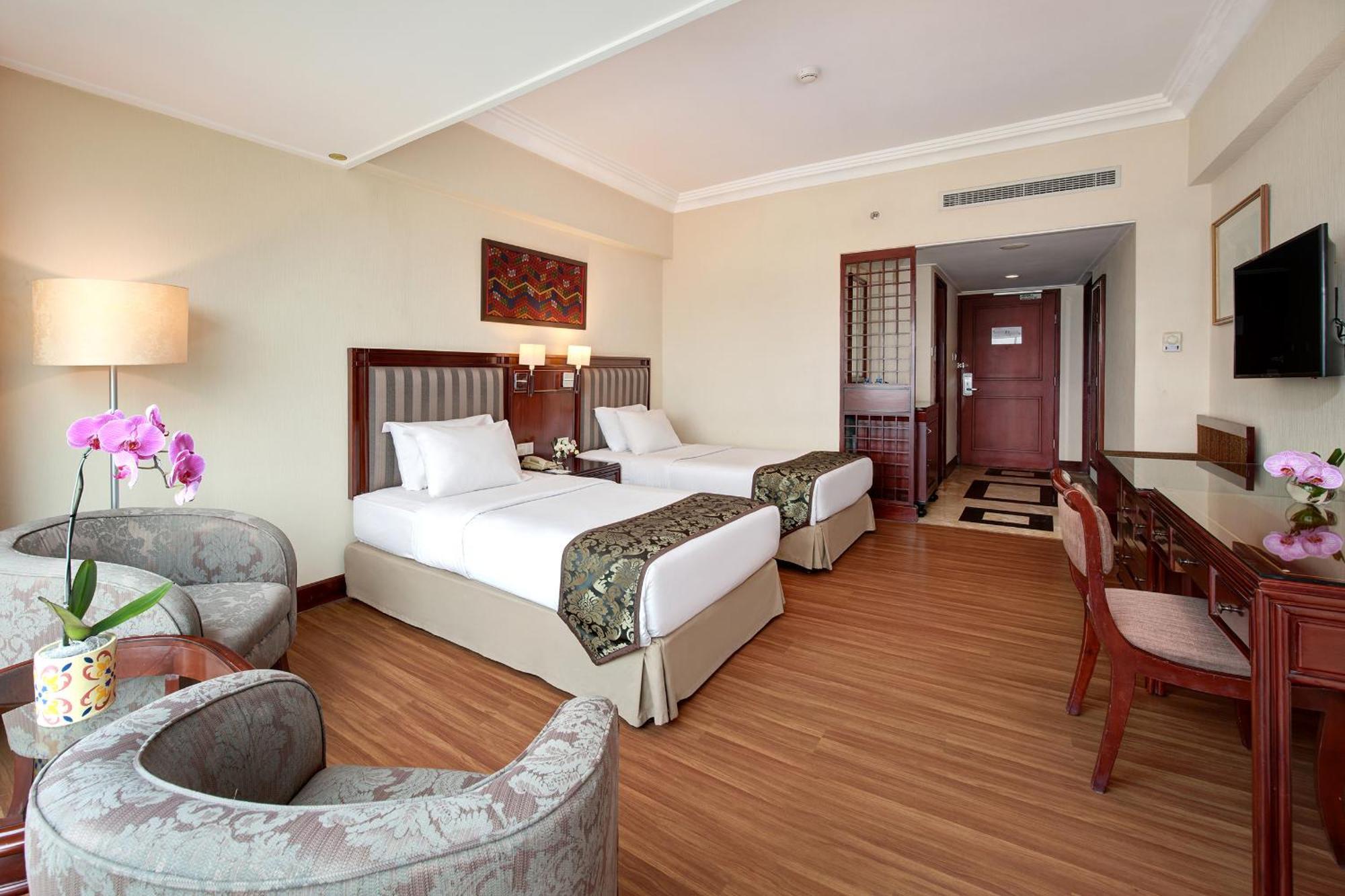 Lumire Hotel & Convention Centre Jakarta Exterior photo
