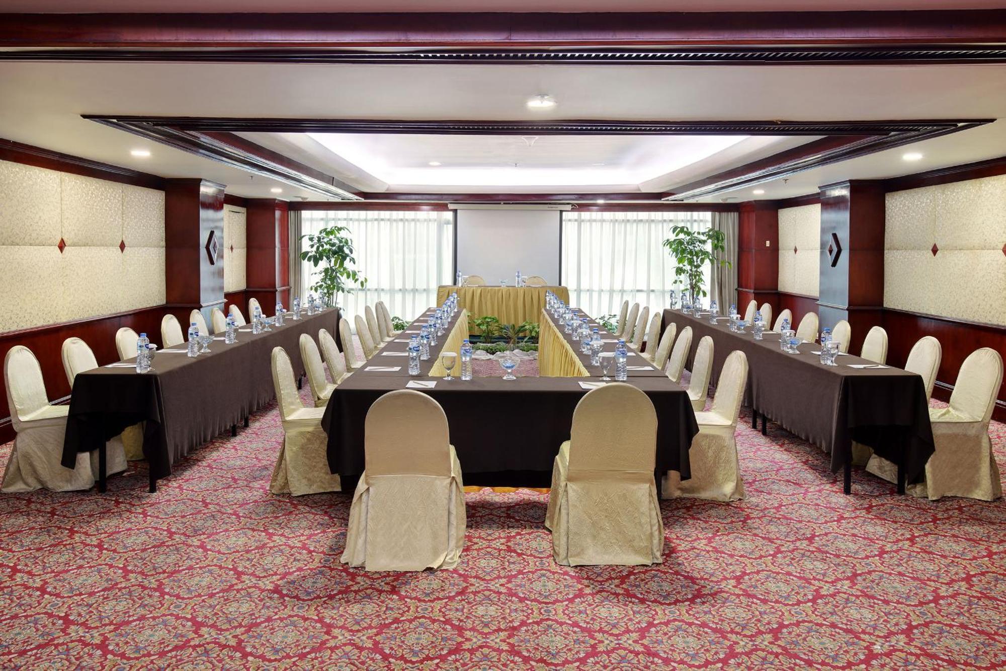 Lumire Hotel & Convention Centre Jakarta Exterior photo