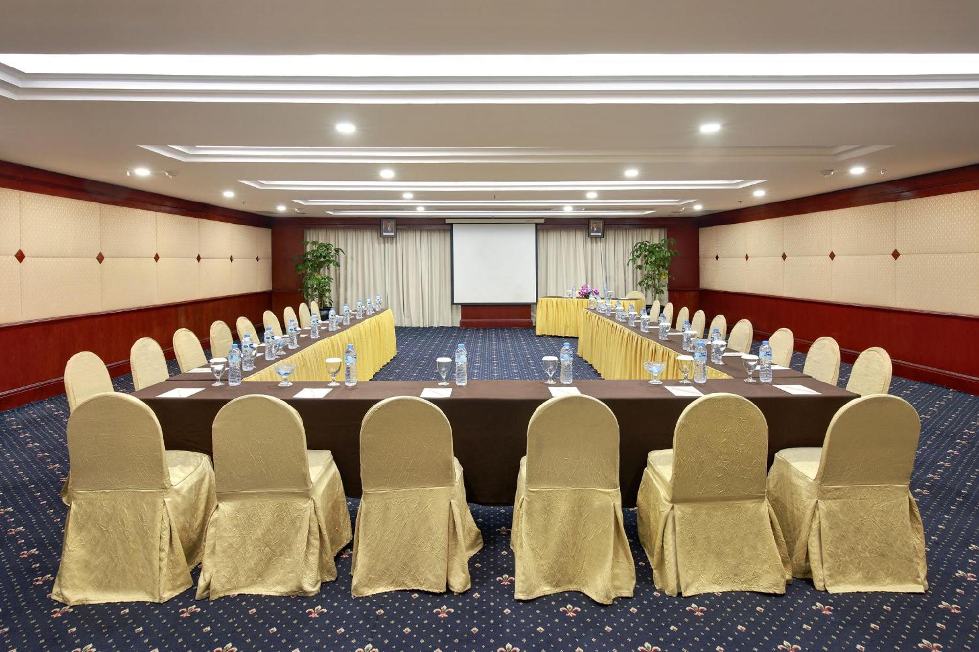 Lumire Hotel & Convention Centre Jakarta Exterior photo