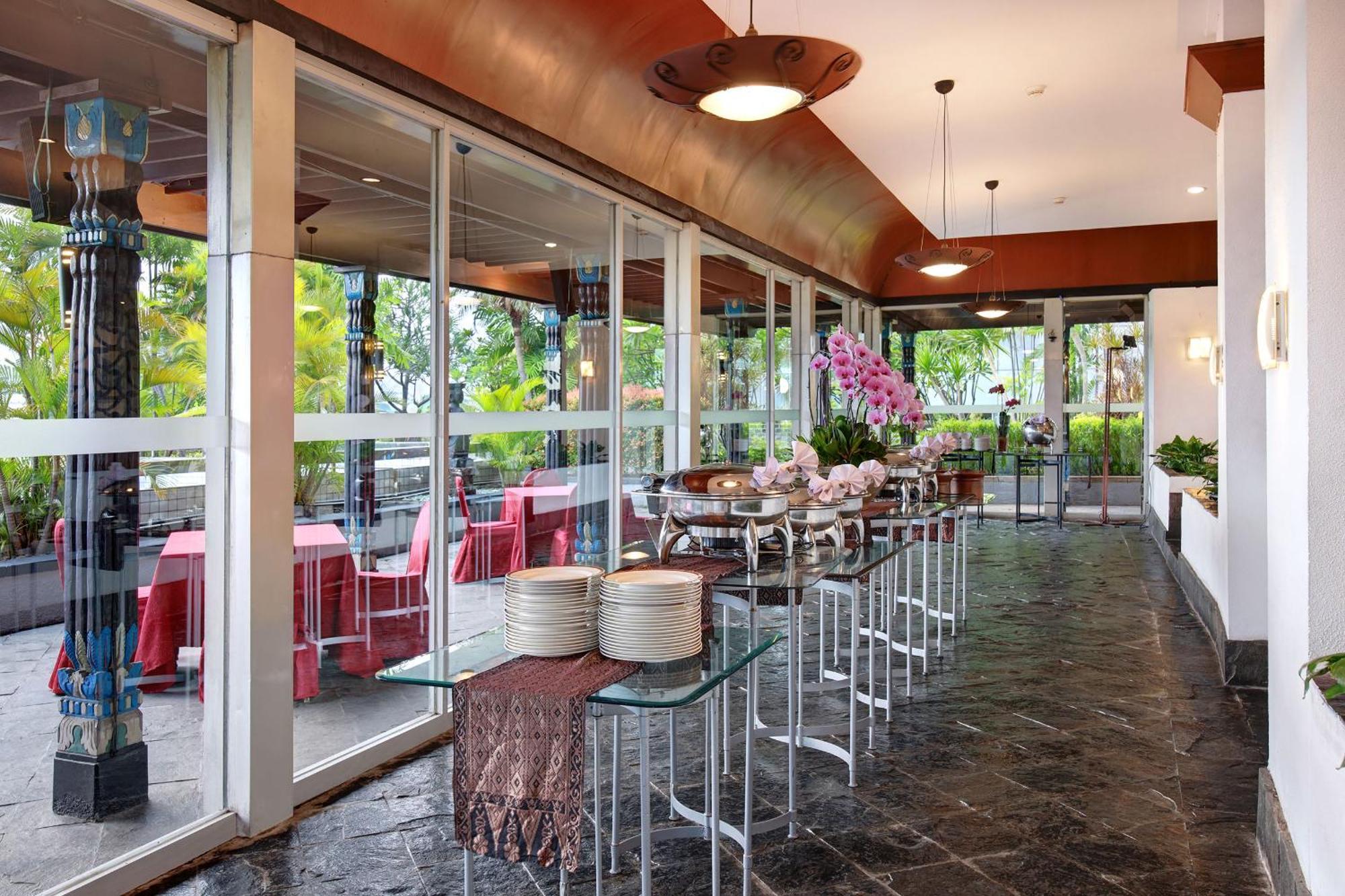 Lumire Hotel & Convention Centre Jakarta Exterior photo