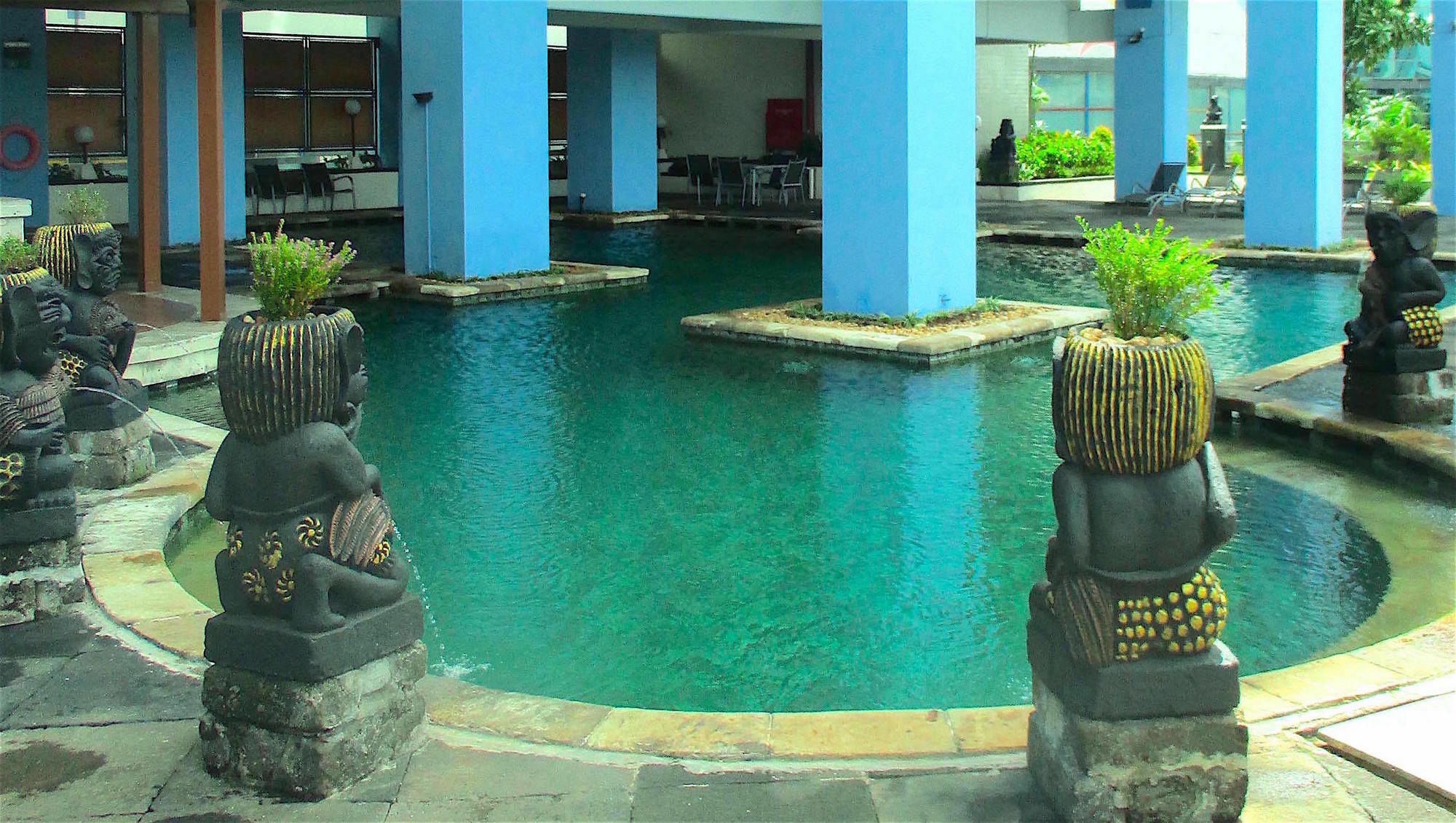Lumire Hotel & Convention Centre Jakarta Exterior photo